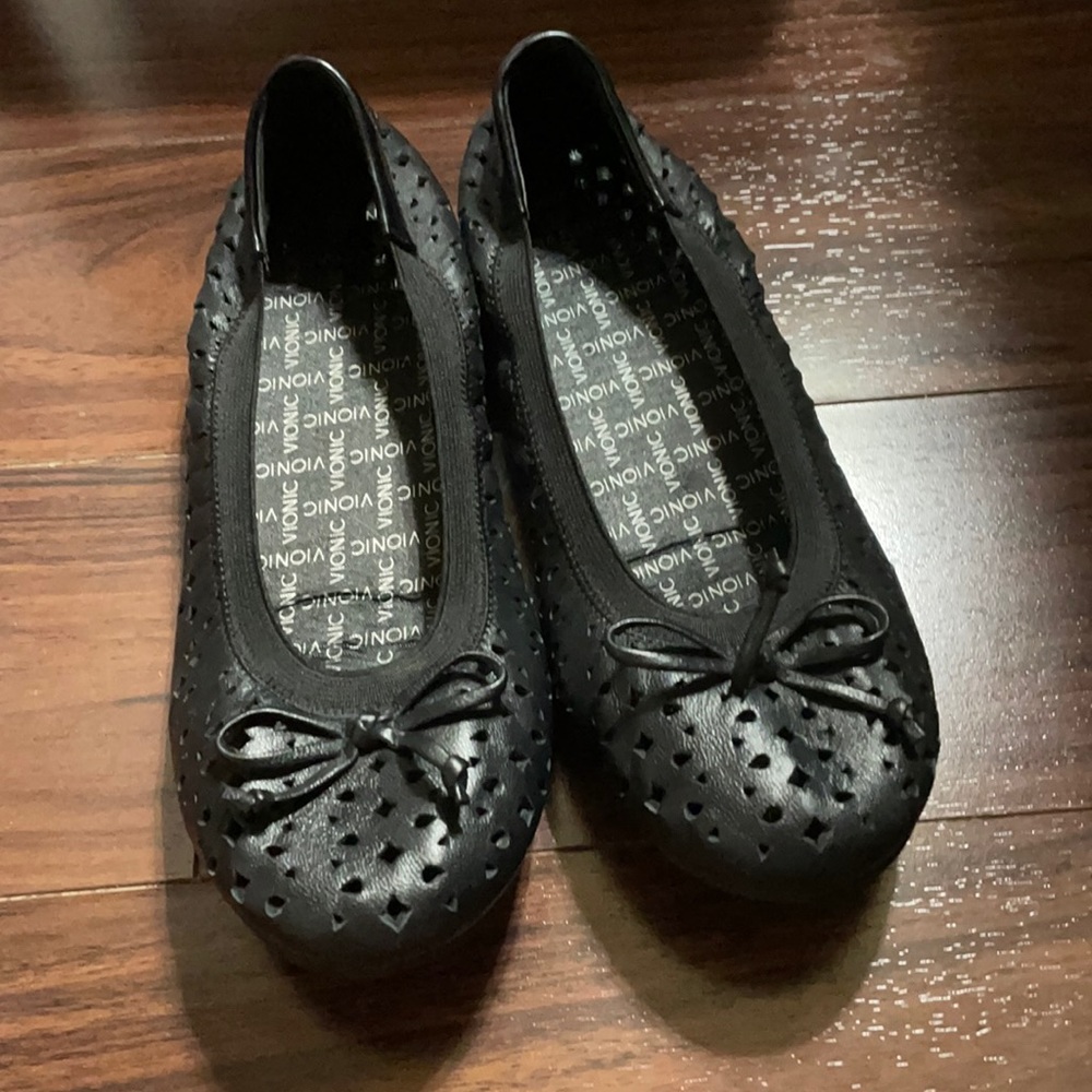 Vionic flats size 8